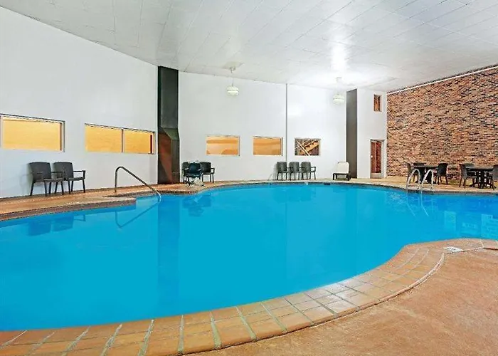 Days By Wyndham West Hotel Bloomington