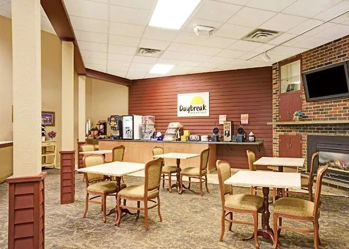 Days By Wyndham West Hotel