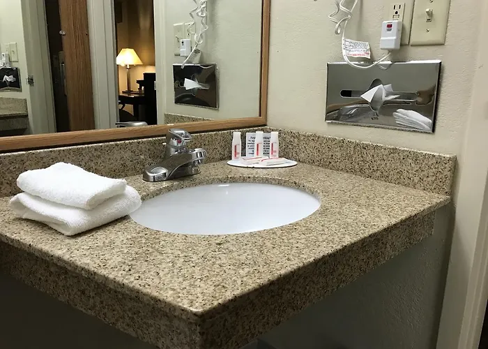 Days By Wyndham West Bloomington