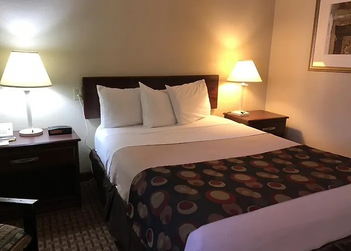 Days By Wyndham West Hotel Bloomington