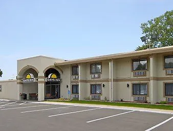 Days By Wyndham West Hotel Bloomington