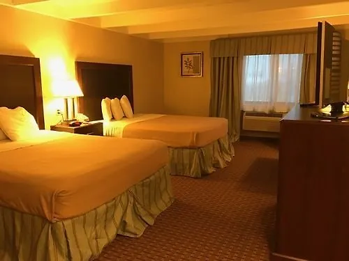 Days By Wyndham West Hotel