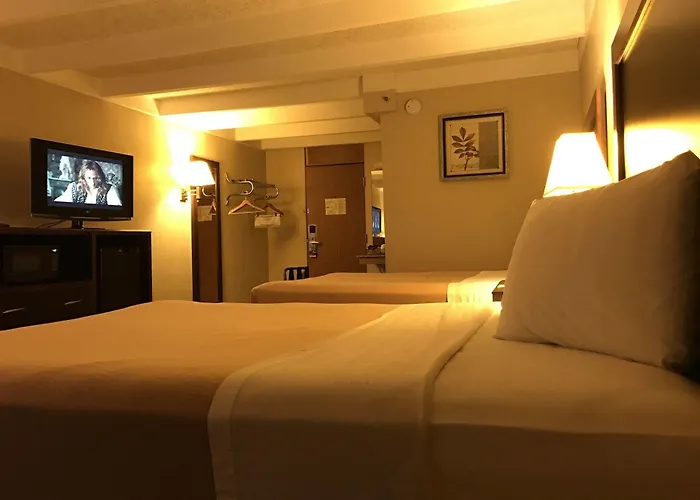 Days By Wyndham West 2*